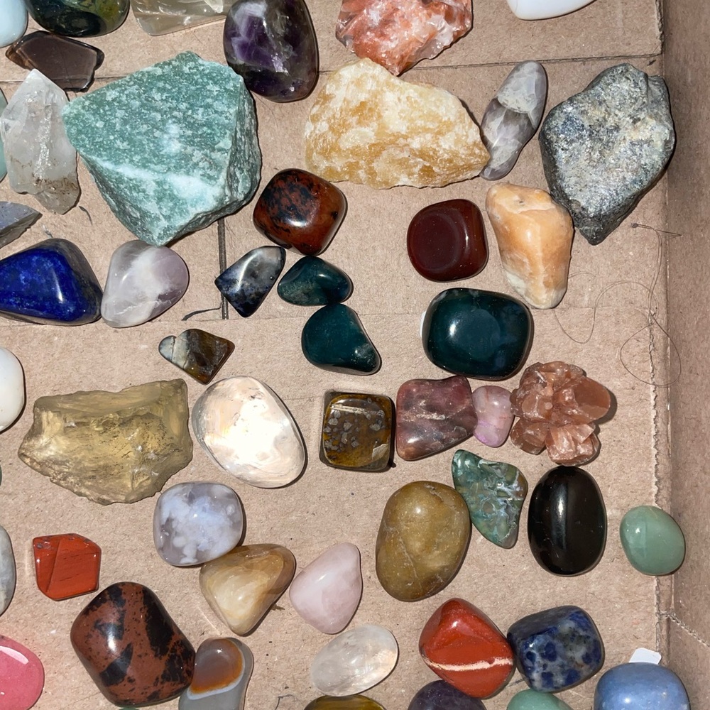 Bundle of 10 Random Mixed Tumbled Gemstone Lot - Assorted Colors - Picture 5 of 10